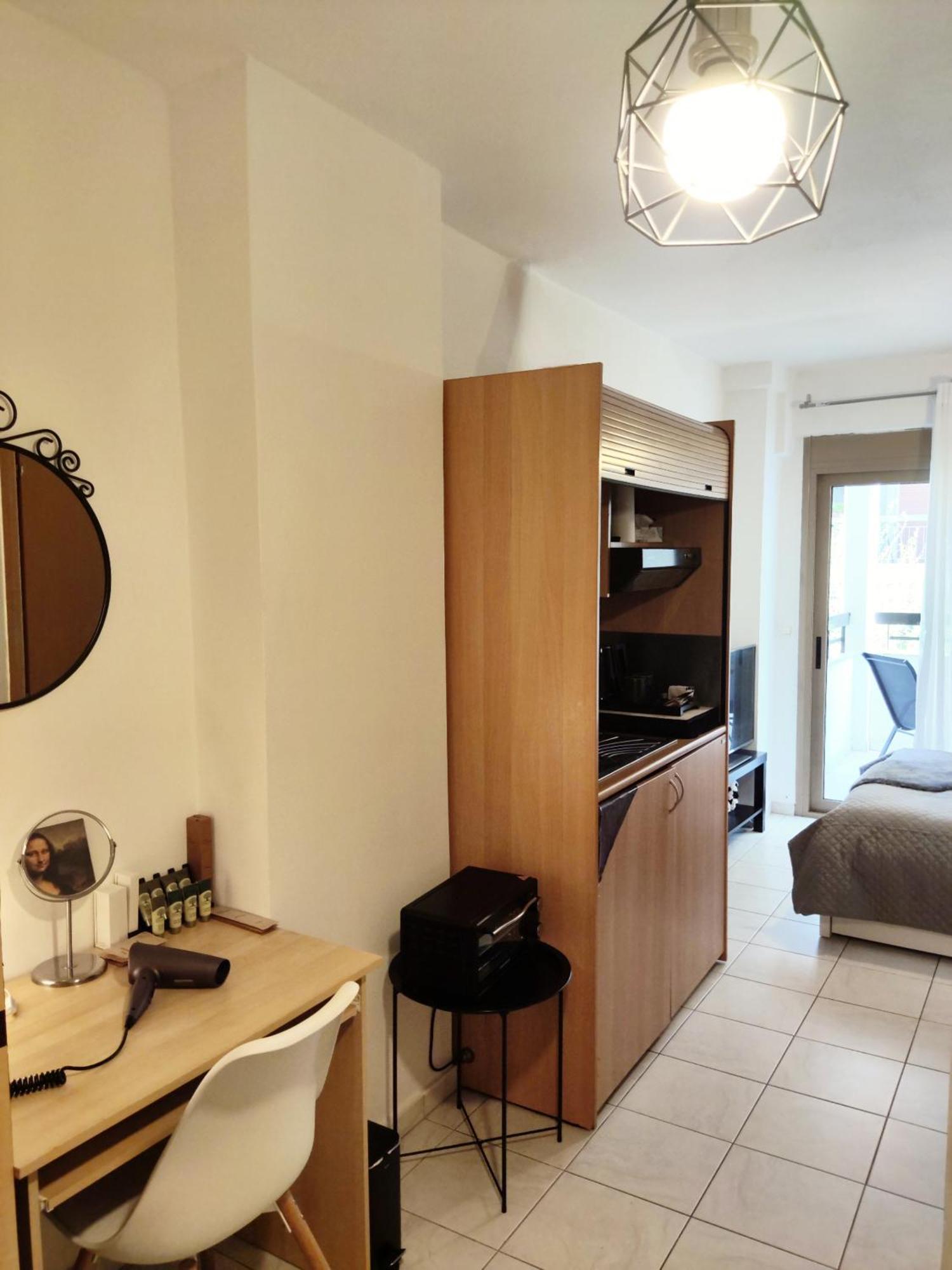 Elegant Central Studio With Balcony & 1 Gbps Fiber Tesalonika Bagian luar foto
